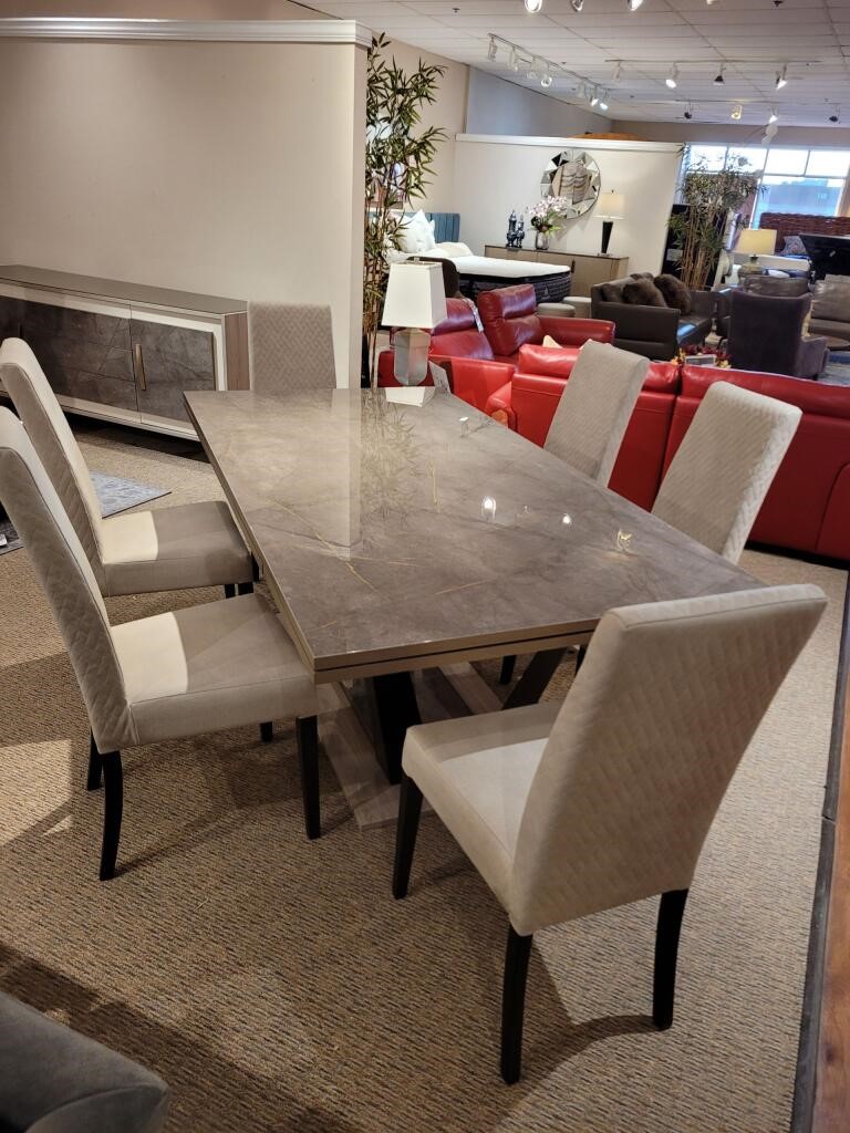 ArredoAmbra Dining Set real life photo